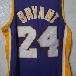 Small Lakers Kobe Bryant purple stitched Jersey