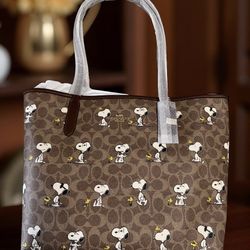New Authentic Coach X Peanuts Snoopy City Tote in Signature Canvas with Snoopy Print CBJ89