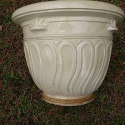 Large Flower Pot  (used) Pls Read Description 