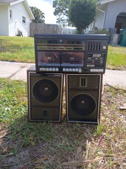 fisher vintage boombox with removable speakers