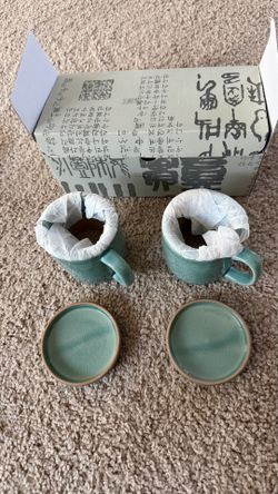 Tea cups with infusers set