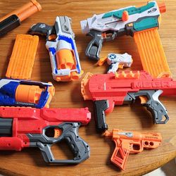 Mini NERF arsenal 8 Wepons, Darts, And Safety Goggles