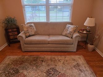 Full-Size Sleeper Sofa – Excellent Condition – Barely Used