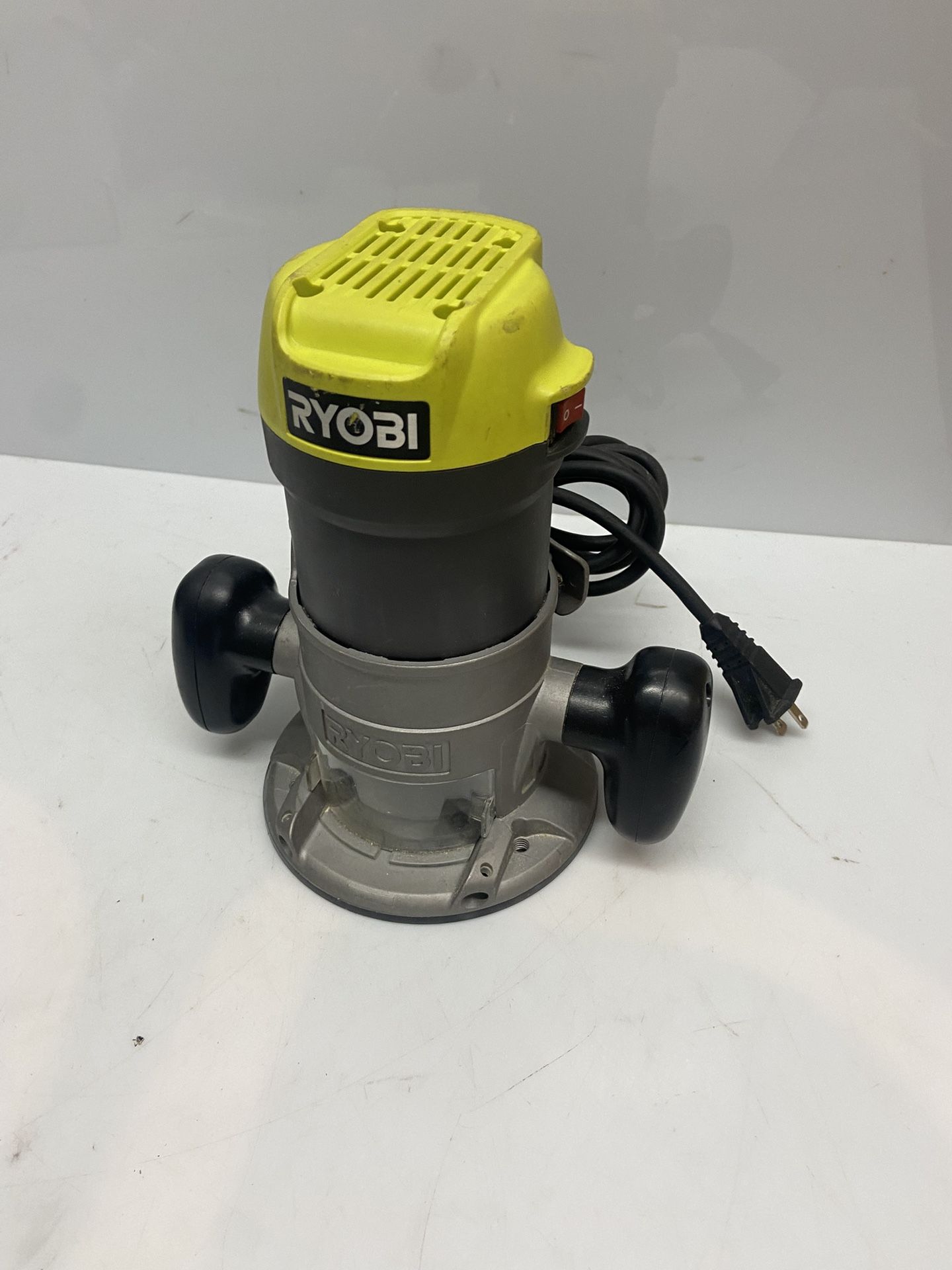 Corded Router Ryobi R163G