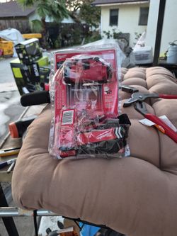Milwaukee
600 Lumens LED REDLITHIUM Hard Hat Headlamp  STORE PRICE $70