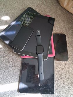 Package Deal Apple watch IPads and IPhones Cracked screen on two Ipads and one IPhone all are carrier locked with att