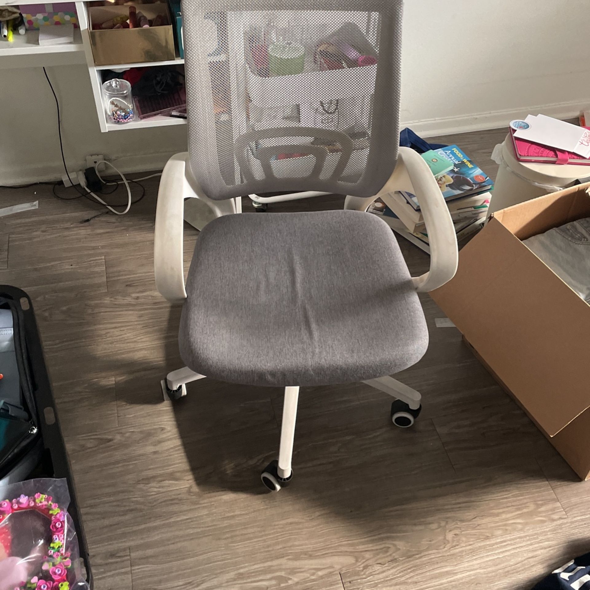 Neo Office Chair And Desk