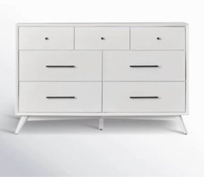 7 Drawer Dresser with nightstands