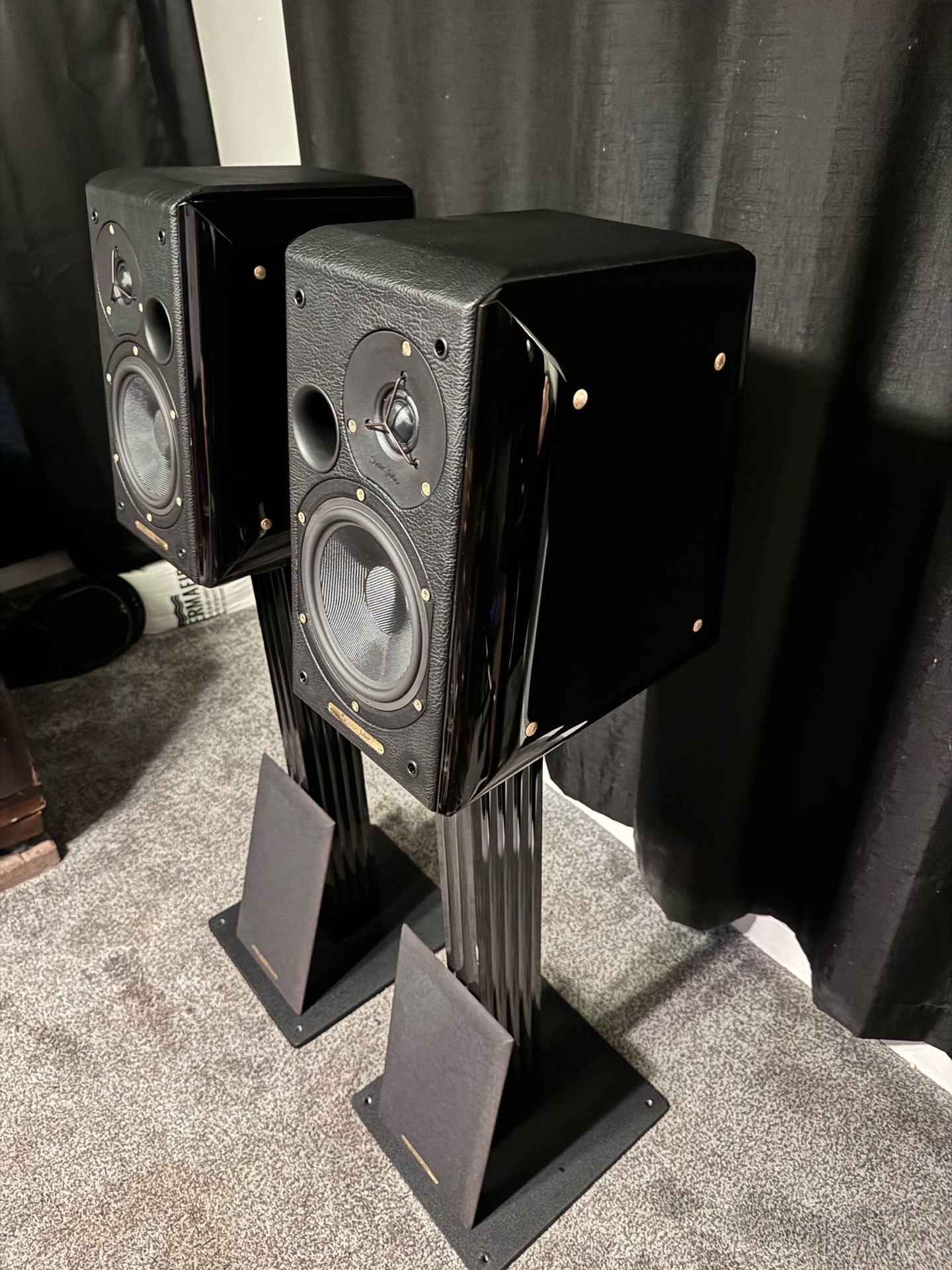 Sonus Faber Concerto Home bookshelf speakers. for Sale in Mesa, AZ