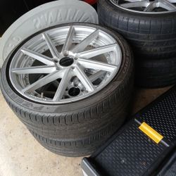 Set of Giovanni rams, 20 inch staggered ribs are in excellent condition. No scrapes, tires are decent, 100 bucks.