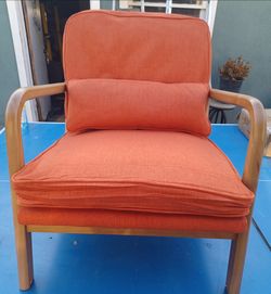 living room, guest or accent chair
