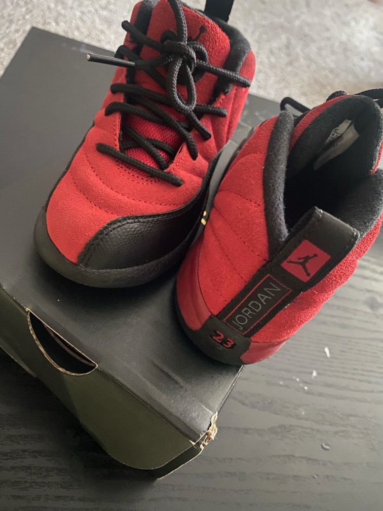 JORDAN 12 VARSITY RED/BLACK SIZE 9C WORN TWICE EXCELLENT CONDITION ORIGINAL BOX