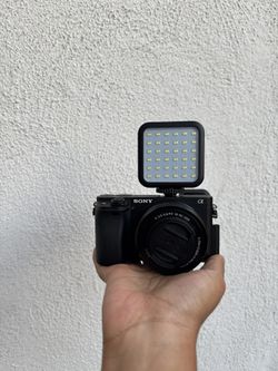 Sony a6400 mirrorless camera with 16-50 lens