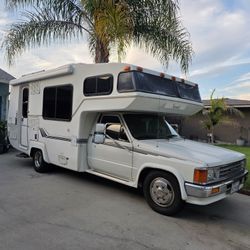 1987 Toyota Sunrader Motorhome