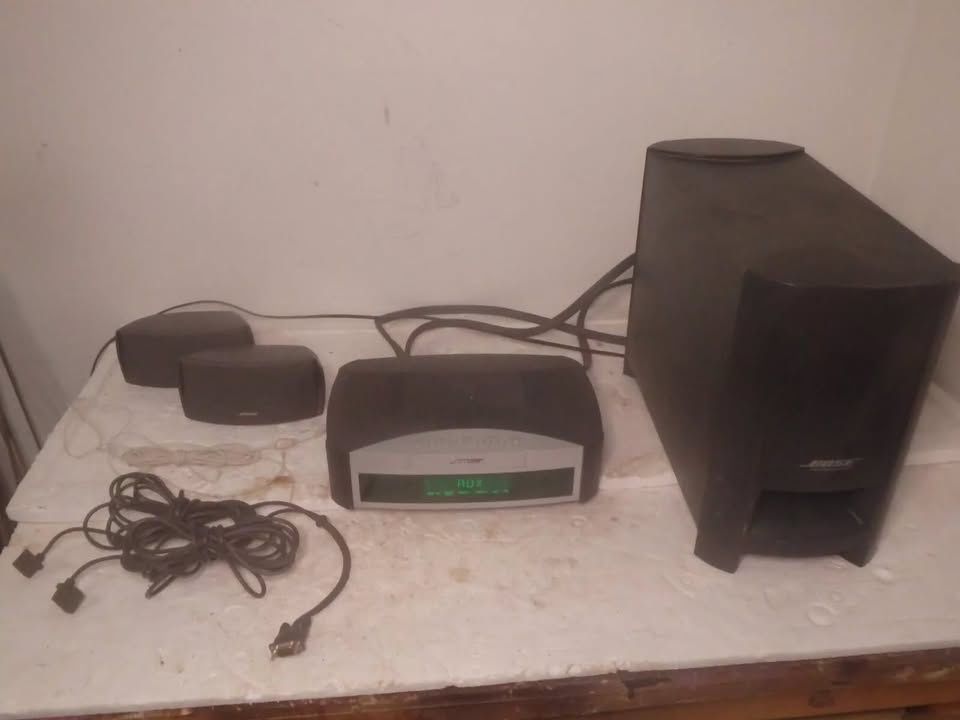 Bose AV3-2-1 Home Theater Media Center PS3-2-1 Powered Subwoofer and Speakers