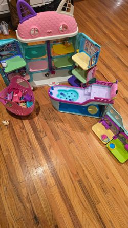 Gabby dollhouse and cruise ship