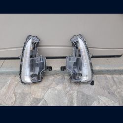 2017 - 2020 TOYOTA PRIUS PRIME LEFT / 
RIGHT DAY RUNNING LIGHT DRL LED
PAIR SET GENUINE OEM USED. D2-1