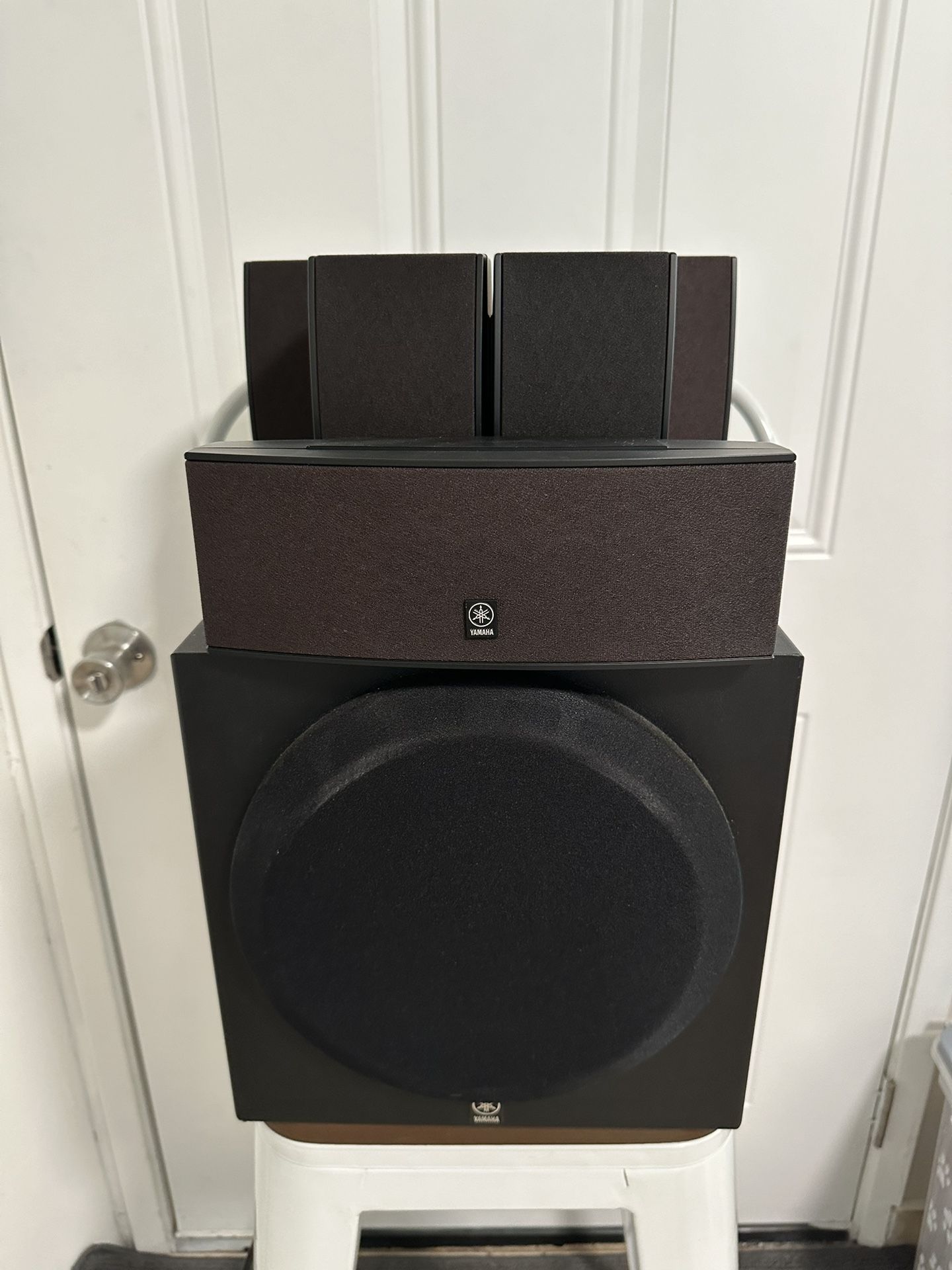 Yamaha 5.1 Surround Sounds Speakers and Sub