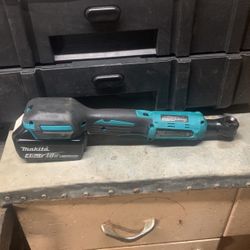 Makita Ratchet W/4 Ah Batter&Charger