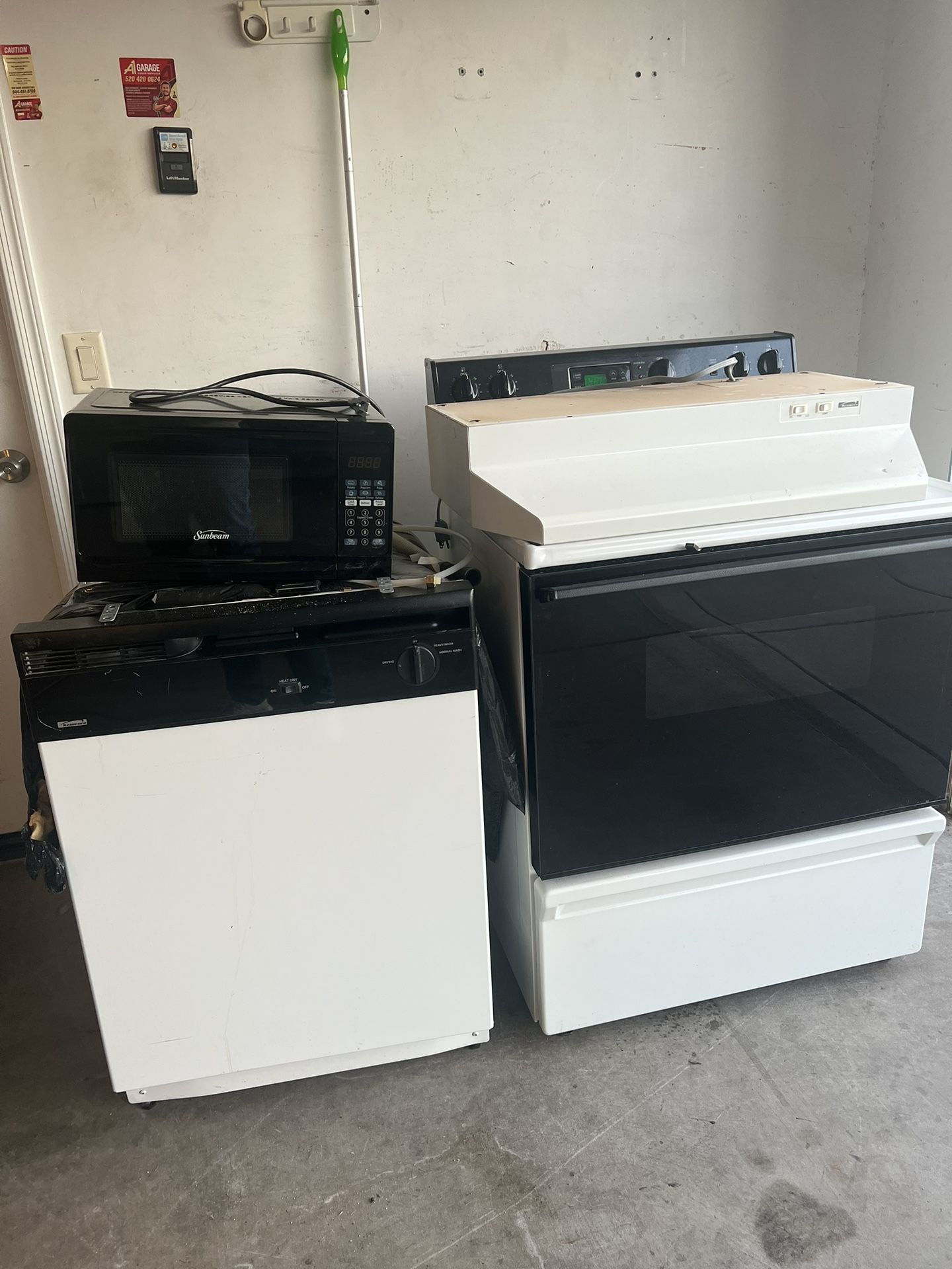 Stove, Microwave, Dishwasher And Range 