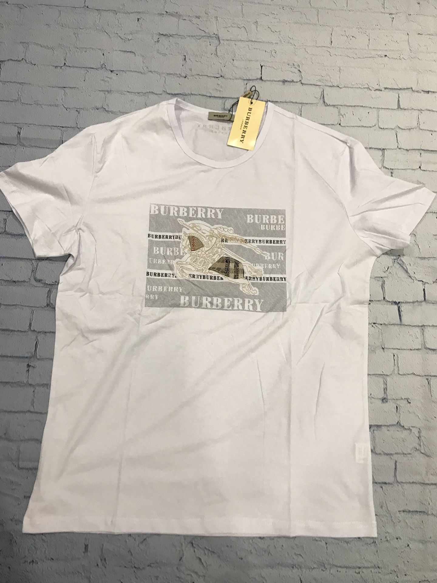 Men’s T-shirt burberry white available size L