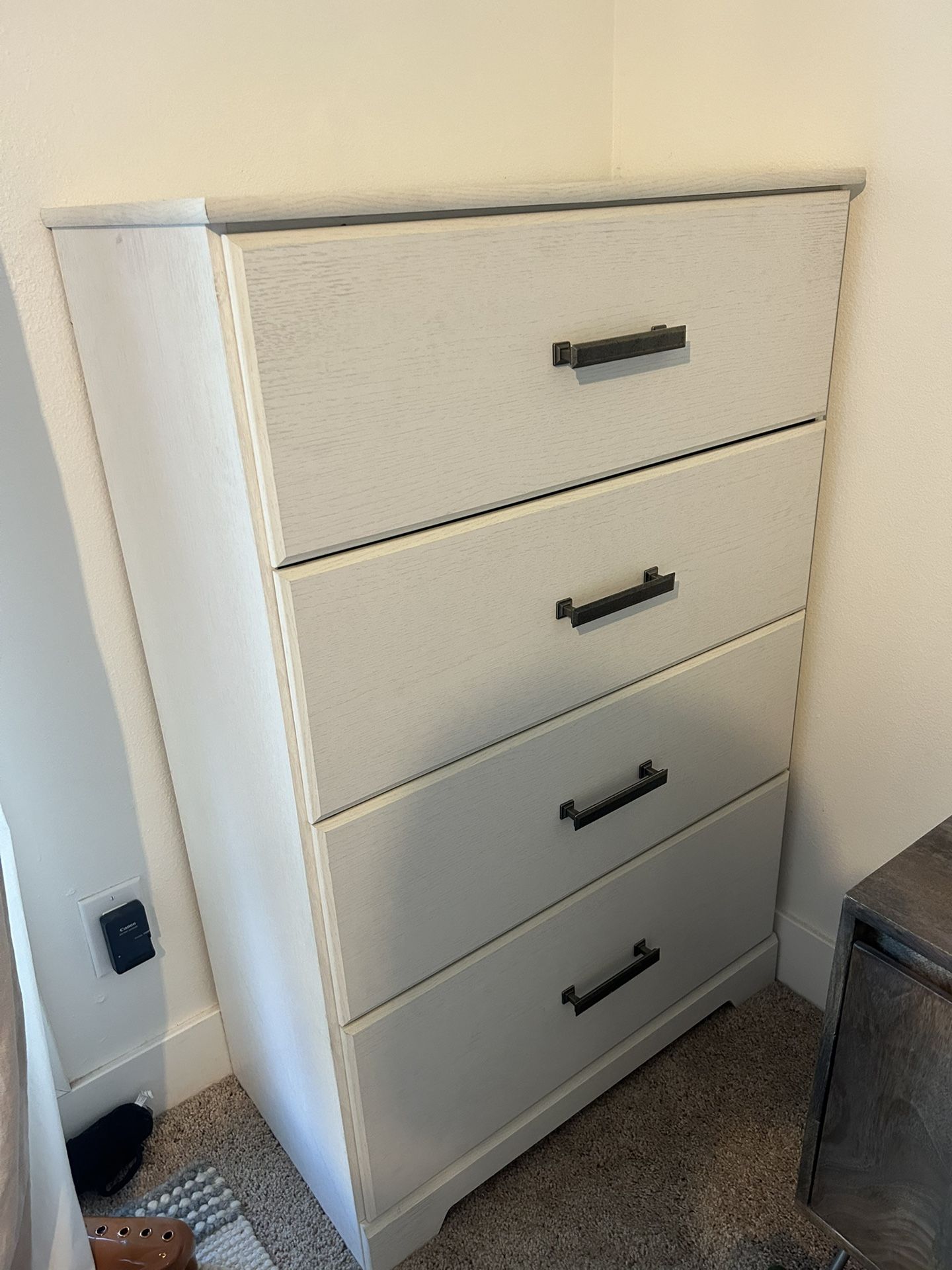 Perfect Condition 4 Drawer Dresser