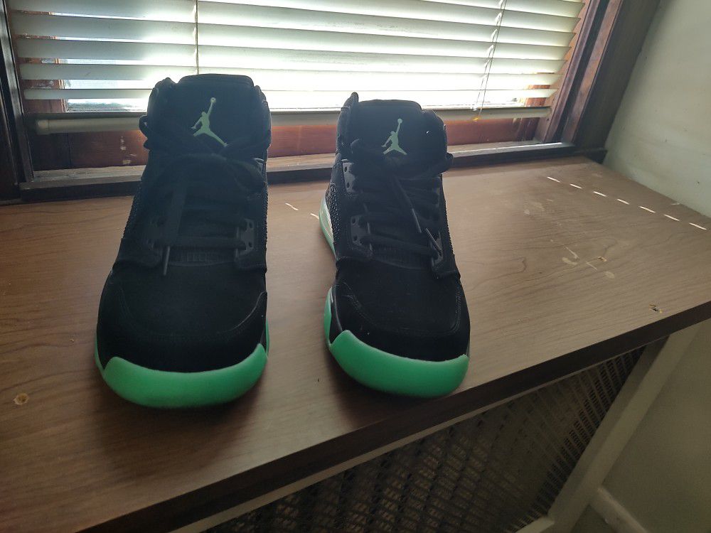 Jordan Mars Shoe(Glow In The Dark Green)