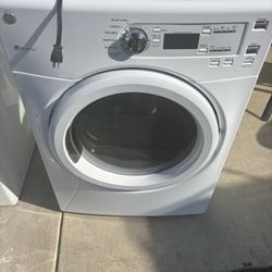 GE Dryer like new in excellent condition! Ready to go! Delivery Available! Installation services available! Removal is free! I am located in C