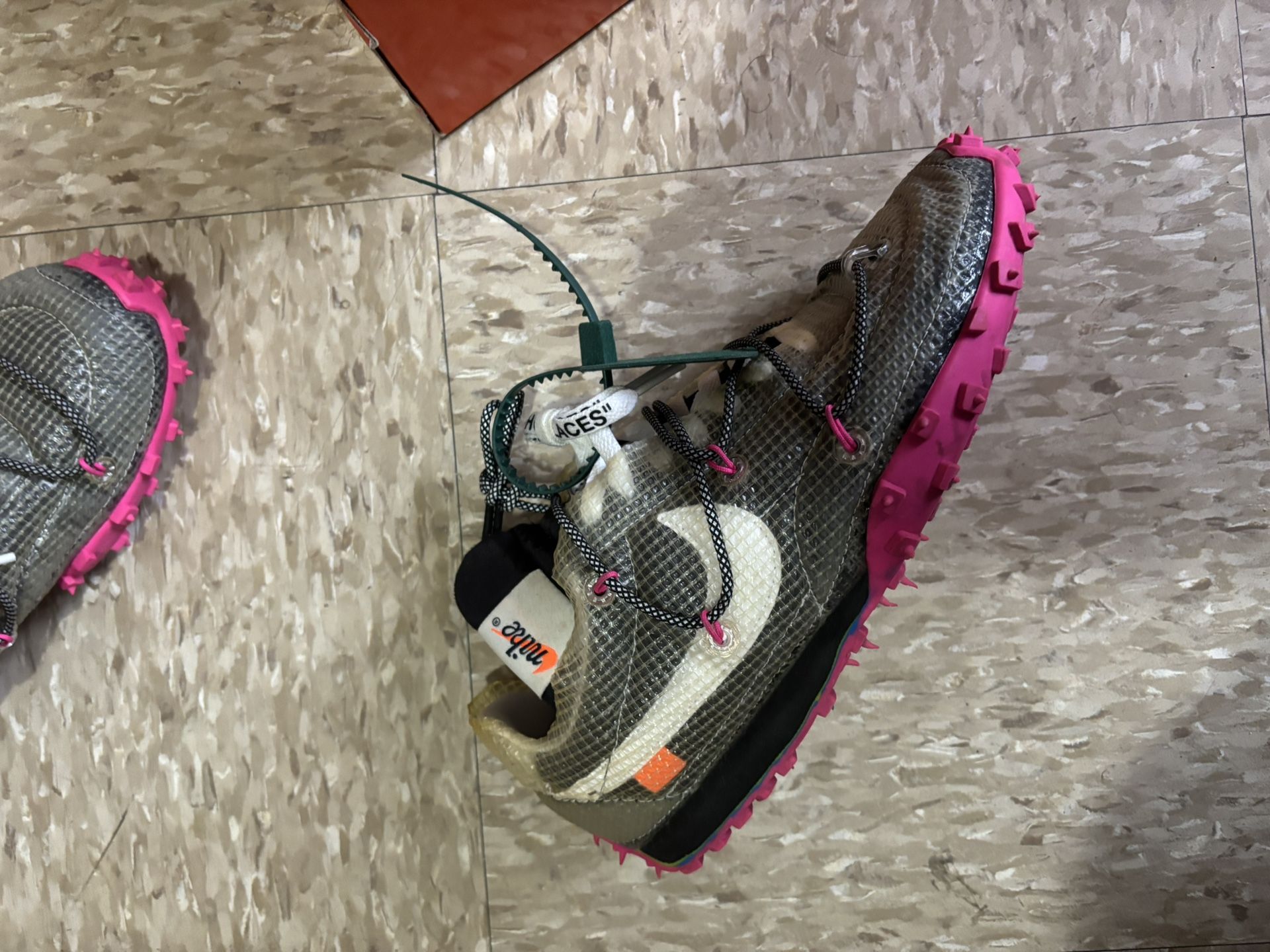 Nike X Off white Vapor Street