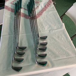 TOUR 200 ITON SET 3-PW, SW GOLF CLUBS 