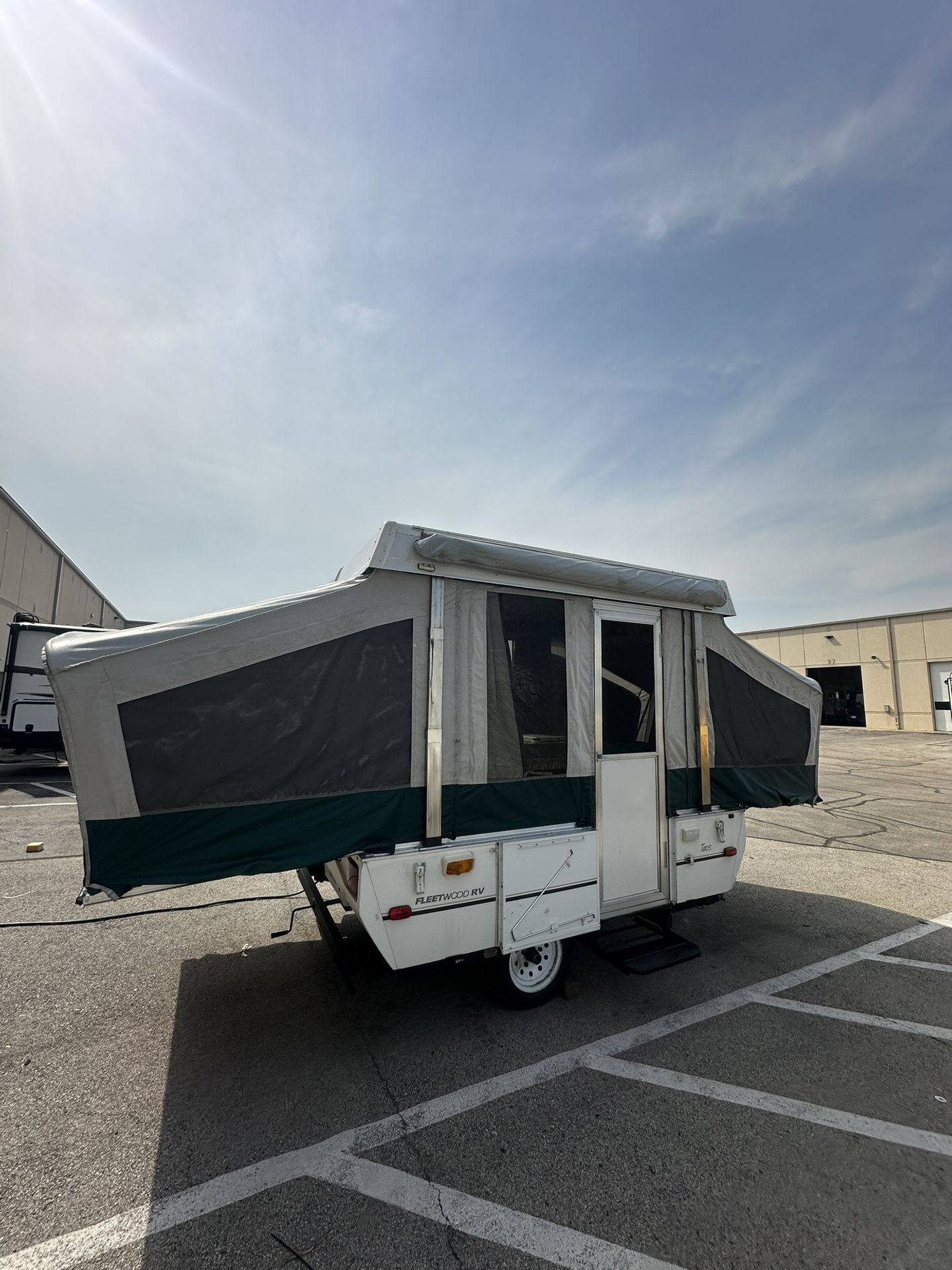 2004 COLEMAN TAOS