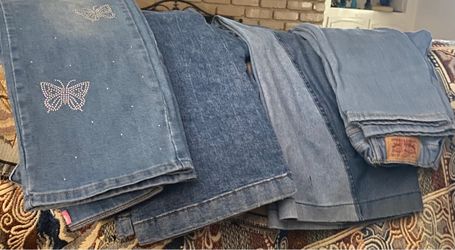GIRLS CLEAN CLOTHES 10/12