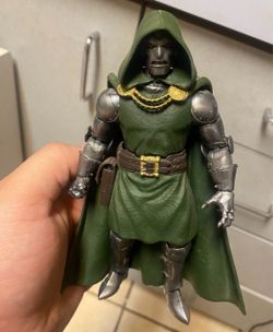 Dr Doom action figure marvel legends