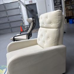 Modern Beige Armchair – Clean & Comfortable