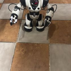 Wow Wee Robosapien X Humanoid Toy Robot Remote Control Fully Articulated Motion