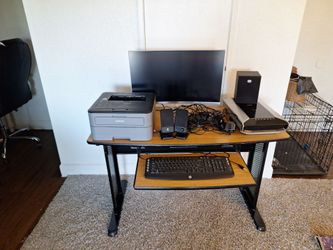 Simple desktop set up.