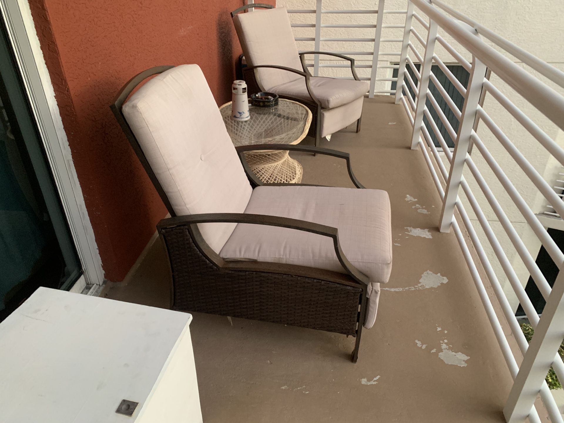 (2) outdoor lounge chairs FREE!!!