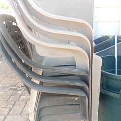 Plastic chairs, good condition, 6 of them For $20