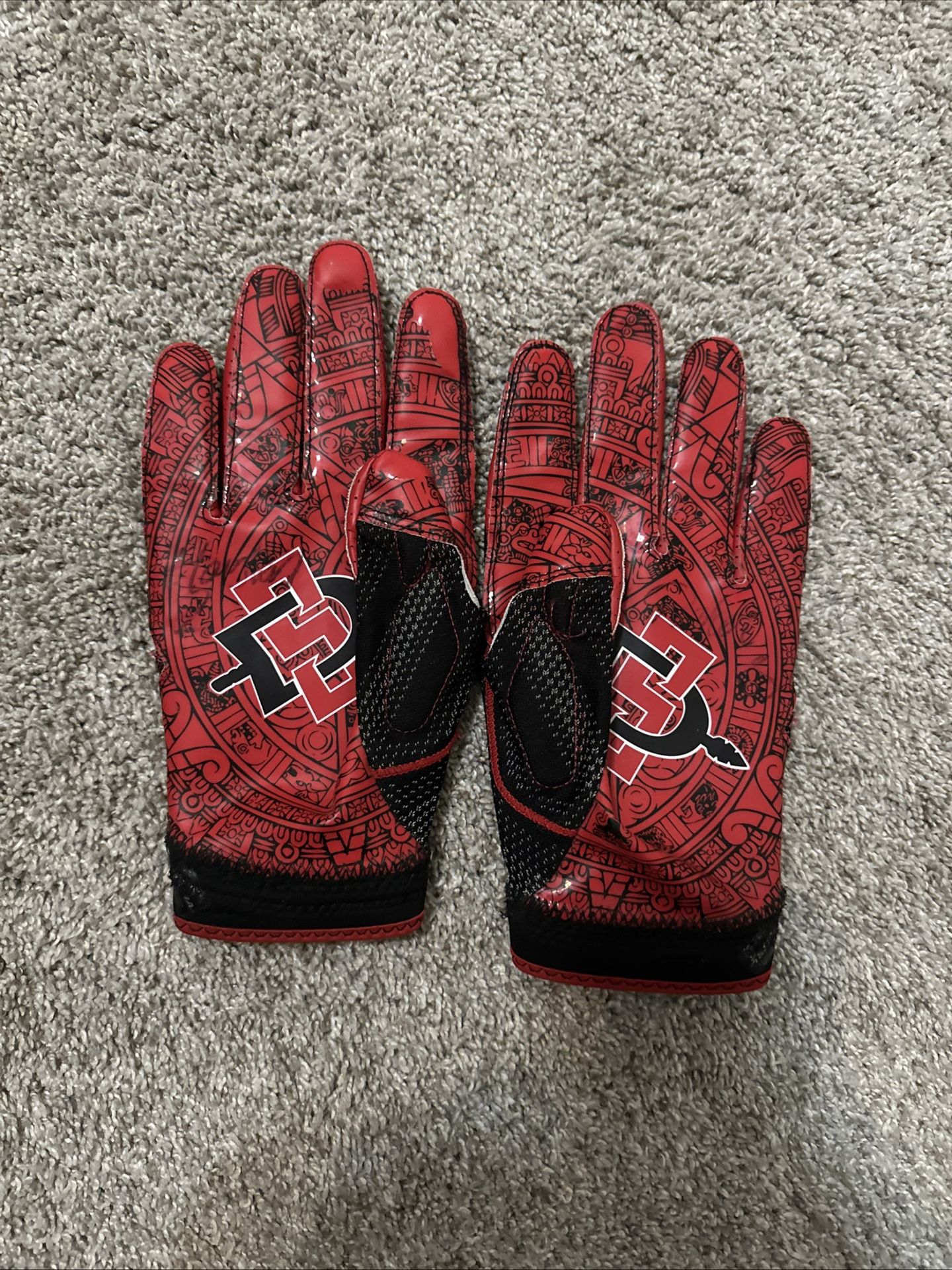 SDSU Gloves