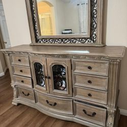 Bedroom Set For Sale With King Size Mattress