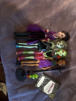 4 G1 Monster High dolls!