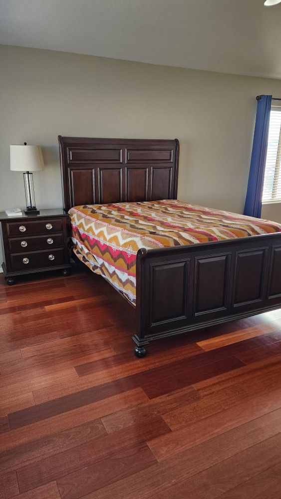 Bedroom Set - Beautiful And Luxurious