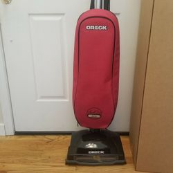 COMMERCIAL ORECK VACUUM CLEANER WITH  POWERFUL SUCTION  , WORKS EXCELLENT  , IN THE BOX 