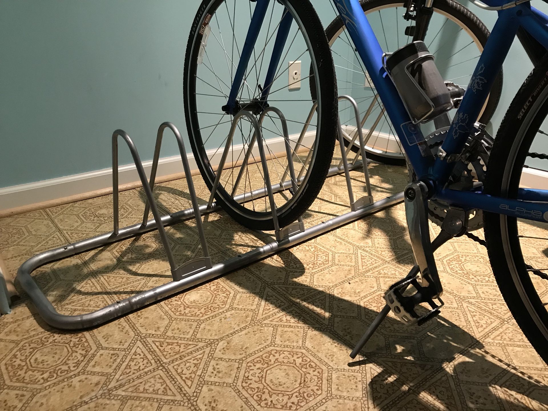 Floor bike rack