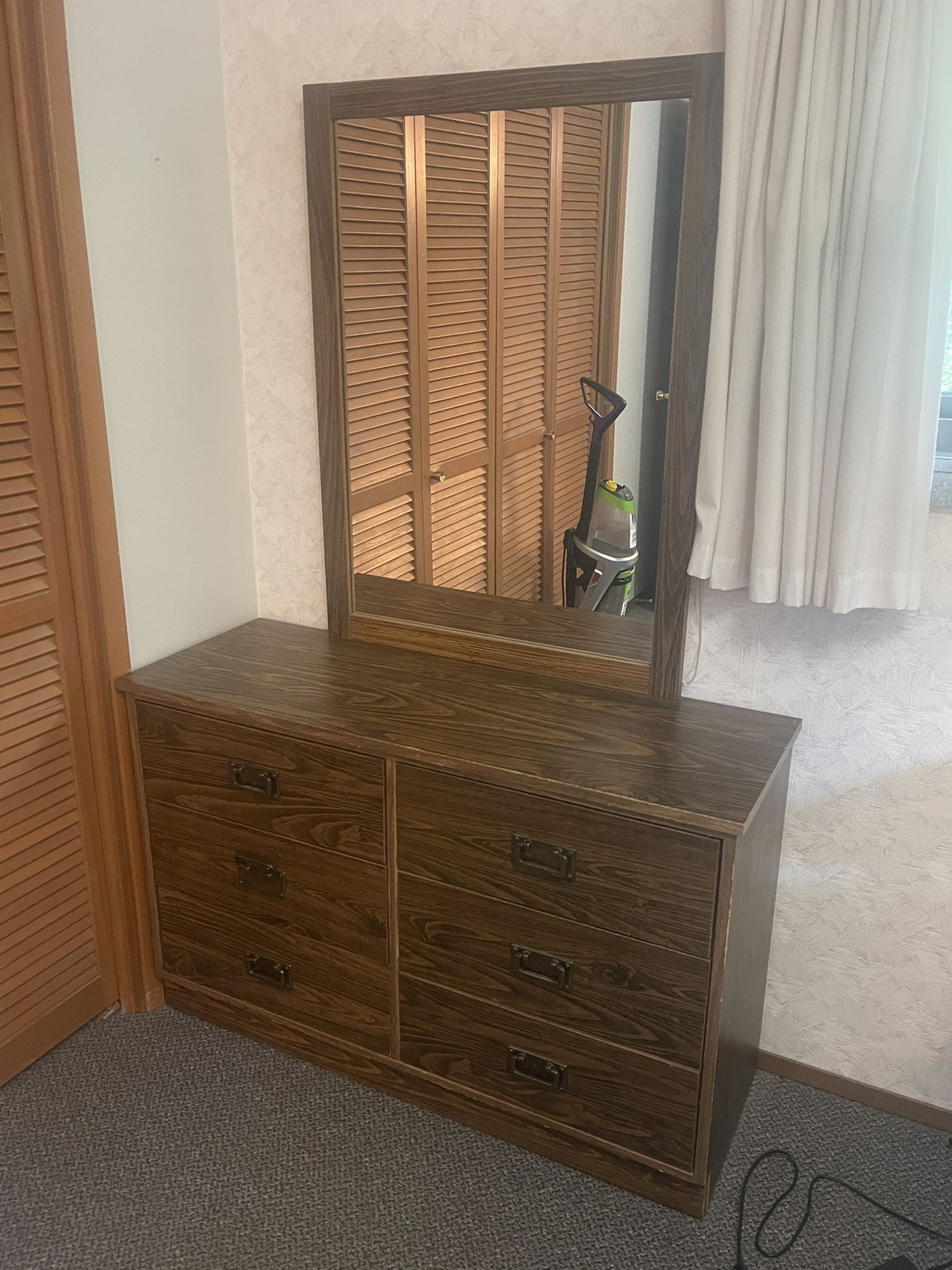Dresser With Mirror