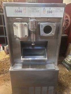 Soft serve – and – milkshake maker