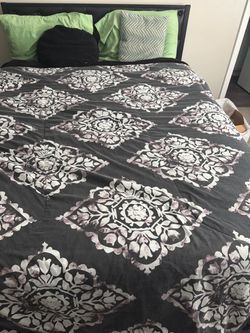 Queen Size Platform Frame and Matress