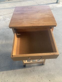 Mueble pequeño dé madera