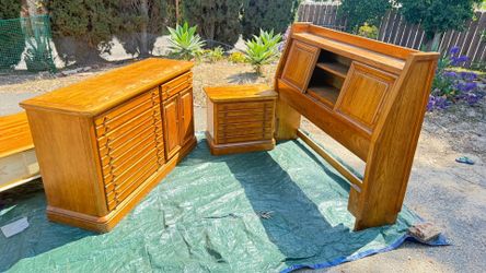 Bedroom furniture set