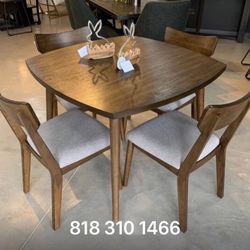 Beautiful! 5-pc Dining Table Set Walnut Finish 